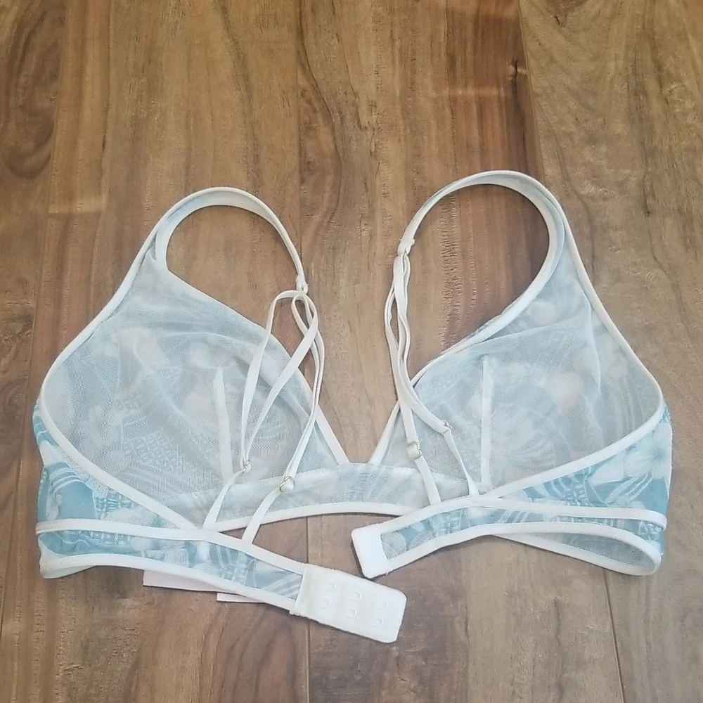 Victoria's Secret Bralette Size Large - Picture 2 of 2